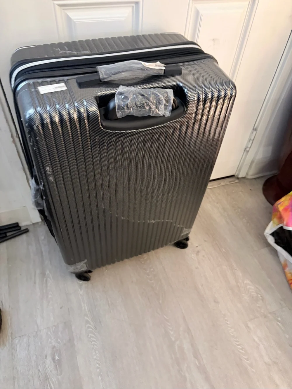 Ribbed Hard-Shell Spinner Luggage - Black